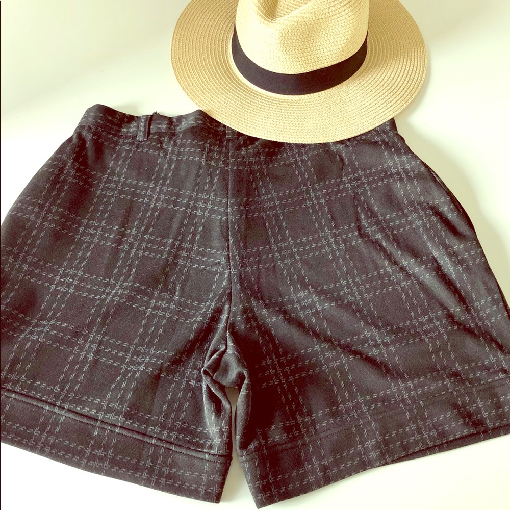 Avenue size 14W Black plus size  shorts